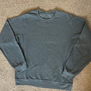 Fruit of the Loom gray crew neck. Size S.